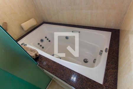 Casa à venda com 215m², 3 quartos e 5 vagasBanheiro da Suíte