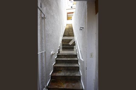 Casa à venda com 232m², 4 quartos e 2 vagasEscada