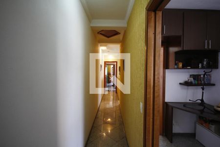 Casa à venda com 232m², 4 quartos e 2 vagasCorredor