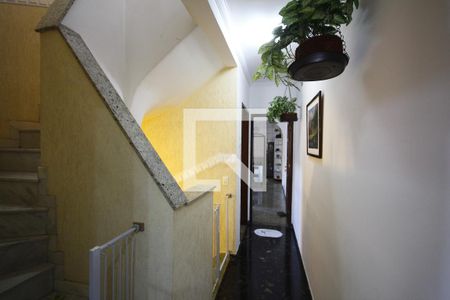 Casa à venda com 232m², 4 quartos e 2 vagasCorredor 