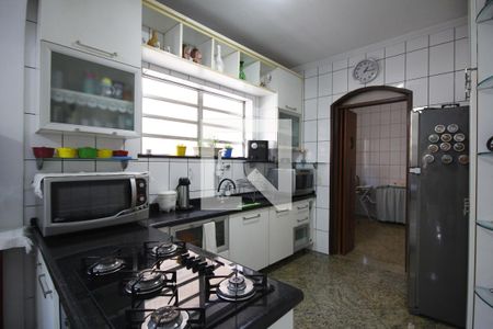Casa à venda com 232m², 4 quartos e 2 vagasCozinha