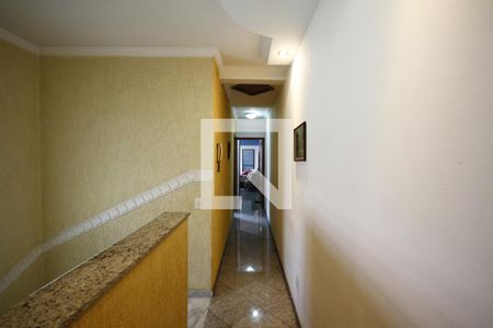 Casa à venda com 232m², 4 quartos e 2 vagasCorredor