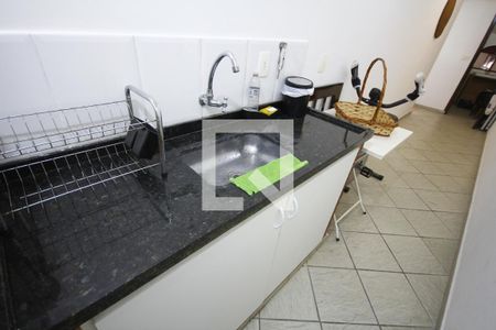 Casa à venda com 232m², 4 quartos e 2 vagasCozinha de apoio