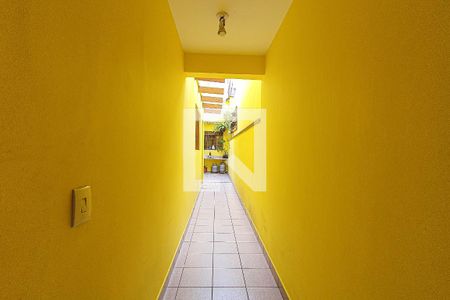 Casa à venda com 200m², 3 quartos e 2 vagas Casa à venda com 200m², 3 quartos e 2 vagasCorredor externo