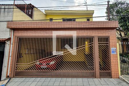 Casa à venda com 200m², 3 quartos e 2 vagas Casa à venda com 200m², 3 quartos e 2 vagasFachada