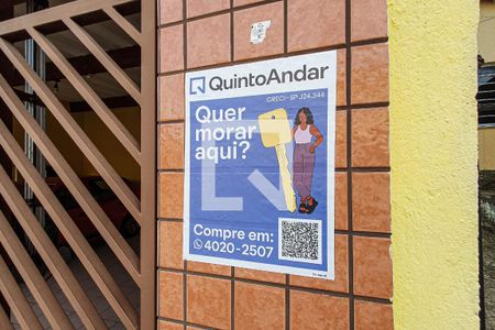 Casa à venda com 200m², 3 quartos e 2 vagas Casa à venda com 200m², 3 quartos e 2 vagasFachada