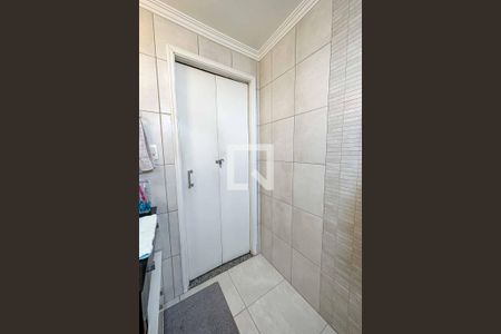 Apartamento à venda com 70m², 2 quartos e 1 vaga Apartamento à venda com 70m², 2 quartos e 1 vagaBanheiro
