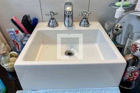 Apartamento à venda com 70m², 2 quartos e 1 vaga Apartamento à venda com 70m², 2 quartos e 1 vagaBanheiro