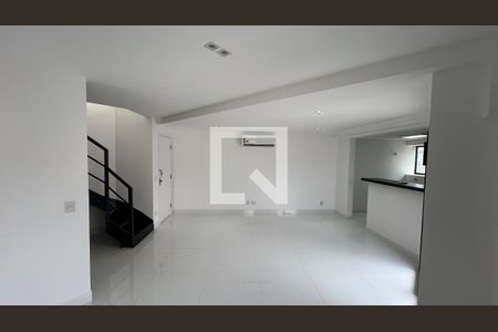Apartamento para alugar com 110m², 2 quartos e 4 vagas Apartamento para alugar com 110m², 2 quartos e 4 vagasSala