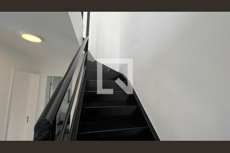 Apartamento para alugar com 110m², 2 quartos e 4 vagas Apartamento para alugar com 110m², 2 quartos e 4 vagasEscada