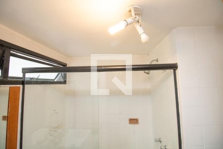 Banheiro 1, chuveiro  de apartamento para alugar com 3 quartos, 118m² em Itaim Bibi, São Paulo