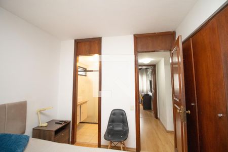 Suite, acesso ao banheiro  de apartamento para alugar com 3 quartos, 118m² em Itaim Bibi, São Paulo
