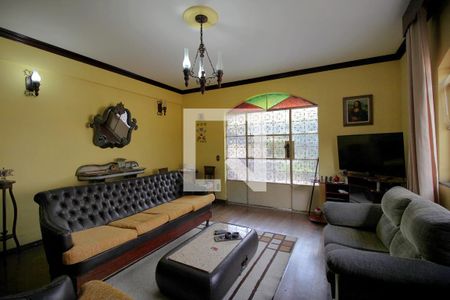 Sala de casa para alugar com 8 quartos, 400m² em Cachoeirinha, Belo Horizonte