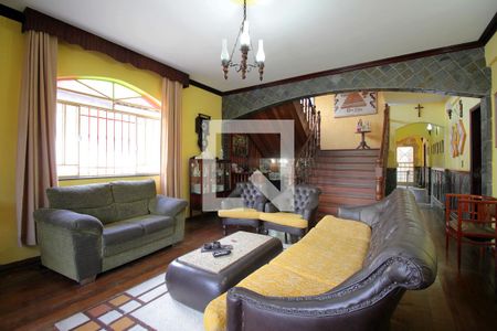 Sala de casa para alugar com 8 quartos, 400m² em Cachoeirinha, Belo Horizonte