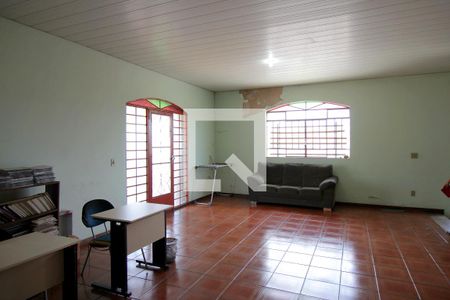 Sala de Estar 2 de casa para alugar com 8 quartos, 400m² em Cachoeirinha, Belo Horizonte
