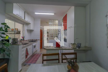 Casa à venda com 180m², 3 quartos e 3 vagasCozinha e Área de Serviço
