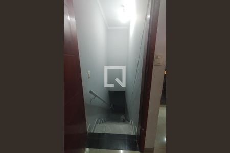 Casa à venda com 280m², 3 quartos e 3 vagasEscada de Acesso ao Imóvel