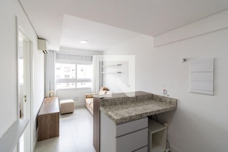 Sala/Cozinha de kitnet/studio à venda com 1 quarto, 32m² em Centro Histórico, Porto Alegre