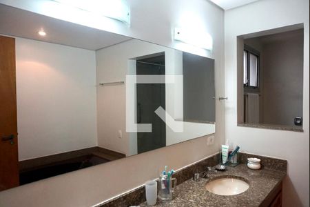Apartamento à venda com 331m², 4 quartos e 4 vagasBanheiro suite 1