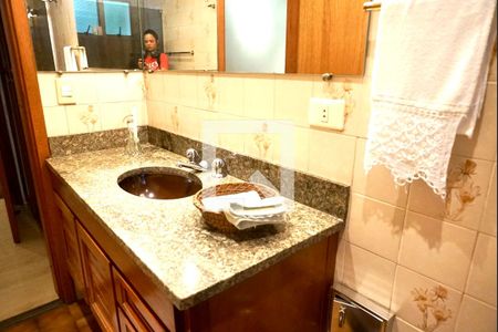 Apartamento à venda com 331m², 4 quartos e 4 vagasBanheiro suite 2