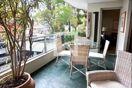 Apartamento à venda com 331m², 4 quartos e 4 vagasVaranda