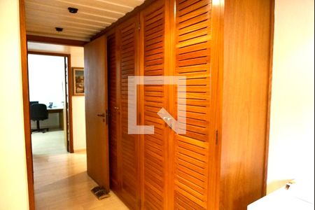 Apartamento à venda com 331m², 4 quartos e 4 vagasSuite 3