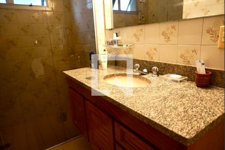 Apartamento à venda com 331m², 4 quartos e 4 vagasBanheiro suite 3