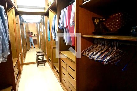 Apartamento à venda com 331m², 4 quartos e 4 vagasCloset