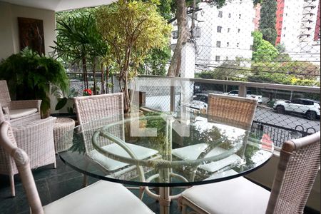 Apartamento à venda com 331m², 4 quartos e 4 vagasVaranda