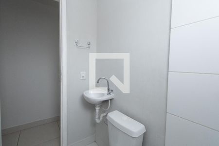 Banheiro de casa para alugar com 2 quartos, 40m² em Parque Edu Chaves, São Paulo