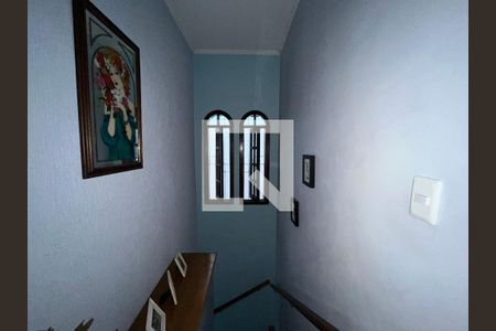 Casa à venda com 160m², 2 quartos e 2 vagasEscada