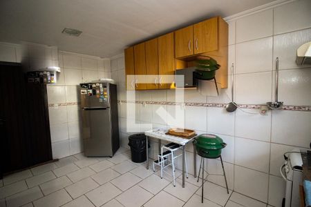 Casa à venda com 396m², 4 quartos e 6 vagas Casa à venda com 396m², 4 quartos e 6 vagasCozinha 2