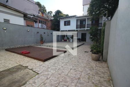Casa à venda com 396m², 4 quartos e 6 vagas Casa à venda com 396m², 4 quartos e 6 vagasQuintal