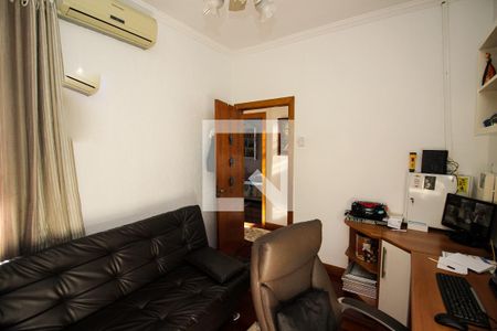 Casa à venda com 396m², 4 quartos e 6 vagas Casa à venda com 396m², 4 quartos e 6 vagasEscritório