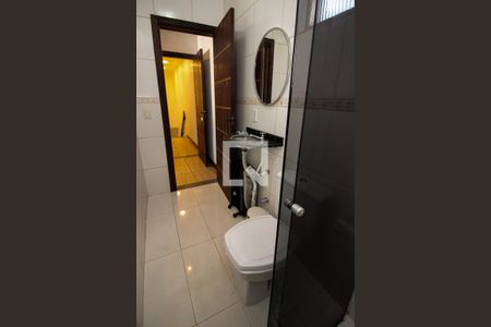 Casa à venda com 396m², 4 quartos e 6 vagas Casa à venda com 396m², 4 quartos e 6 vagasBanheiro da Suíte 1