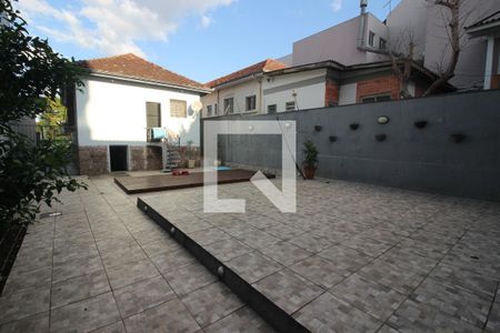Casa à venda com 396m², 4 quartos e 6 vagas Casa à venda com 396m², 4 quartos e 6 vagasQuintal