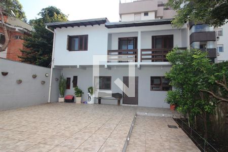 Casa à venda com 396m², 4 quartos e 6 vagas Casa à venda com 396m², 4 quartos e 6 vagasQuintal