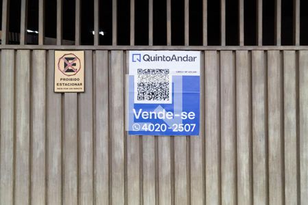 Casa à venda com 300m², 3 quartos e 4 vagasPlaquinha do QuintoAndar Instalada na fachada