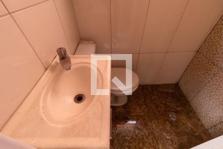 Casa à venda com 360m², 3 quartos e 2 vagas Casa à venda com 360m², 3 quartos e 2 vagasBanheiro 2