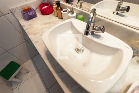 Casa à venda com 170m², 3 quartos e 2 vagas1 Suite 