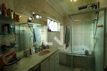 Casa à venda com 405m², 4 quartos e 5 vagasBanheiro da Suite