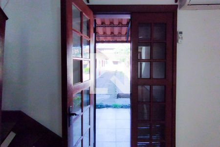 Sala de casa de condomínio para alugar com 2 quartos, 50m² em Vicentina, São Leopoldo