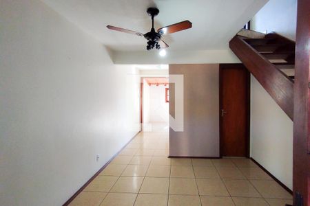 Sala de casa de condomínio para alugar com 2 quartos, 50m² em Vicentina, São Leopoldo