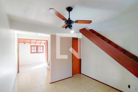 Sala de casa de condomínio para alugar com 2 quartos, 50m² em Vicentina, São Leopoldo