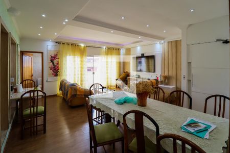 Casa à venda com 520m², 6 quartos e 4 vagasPiso 2: Sala