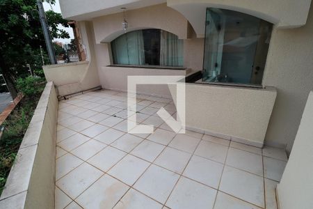 Casa à venda com 520m², 6 quartos e 4 vagasPiso 2:  Sacada
