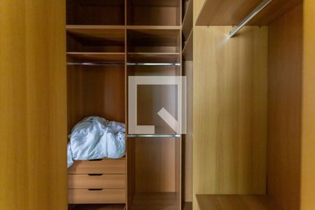 Apartamento para alugar com 135m², 4 quartos e 3 vagas Apartamento para alugar com 135m², 4 quartos e 3 vagasCloset da suíte