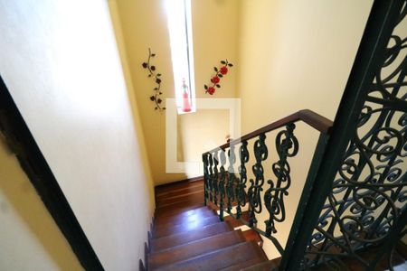 Escada acesso segundo andar de casa à venda com 4 quartos, 300m² em Jardim Guanabara, Rio de Janeiro