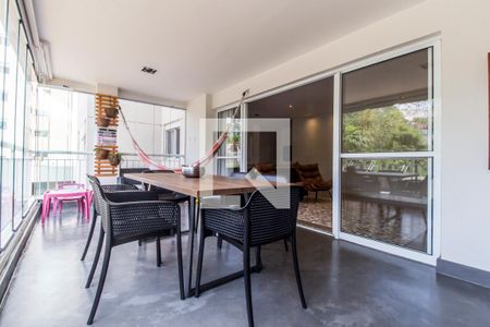 Apartamento à venda com 158m², 3 quartos e 3 vagas Apartamento à venda com 158m², 3 quartos e 3 vagasVaranda gourmet