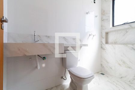 Casa à venda com 130m², 3 quartos e 2 vagas Casa à venda com 130m², 3 quartos e 2 vagasBanheiro social